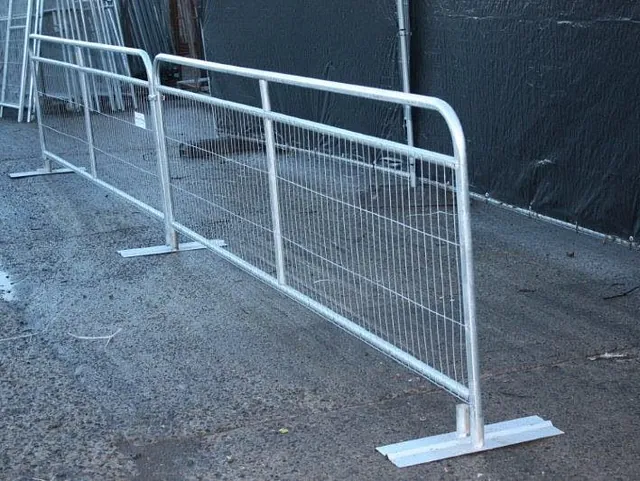 Mesh Traffic Barrier complete with double metal flat foot and coupler