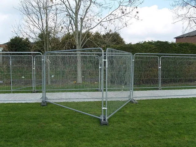 Anti Climb Heavy Duty Round Top Fencing Panel complete with Rubber base and coupler